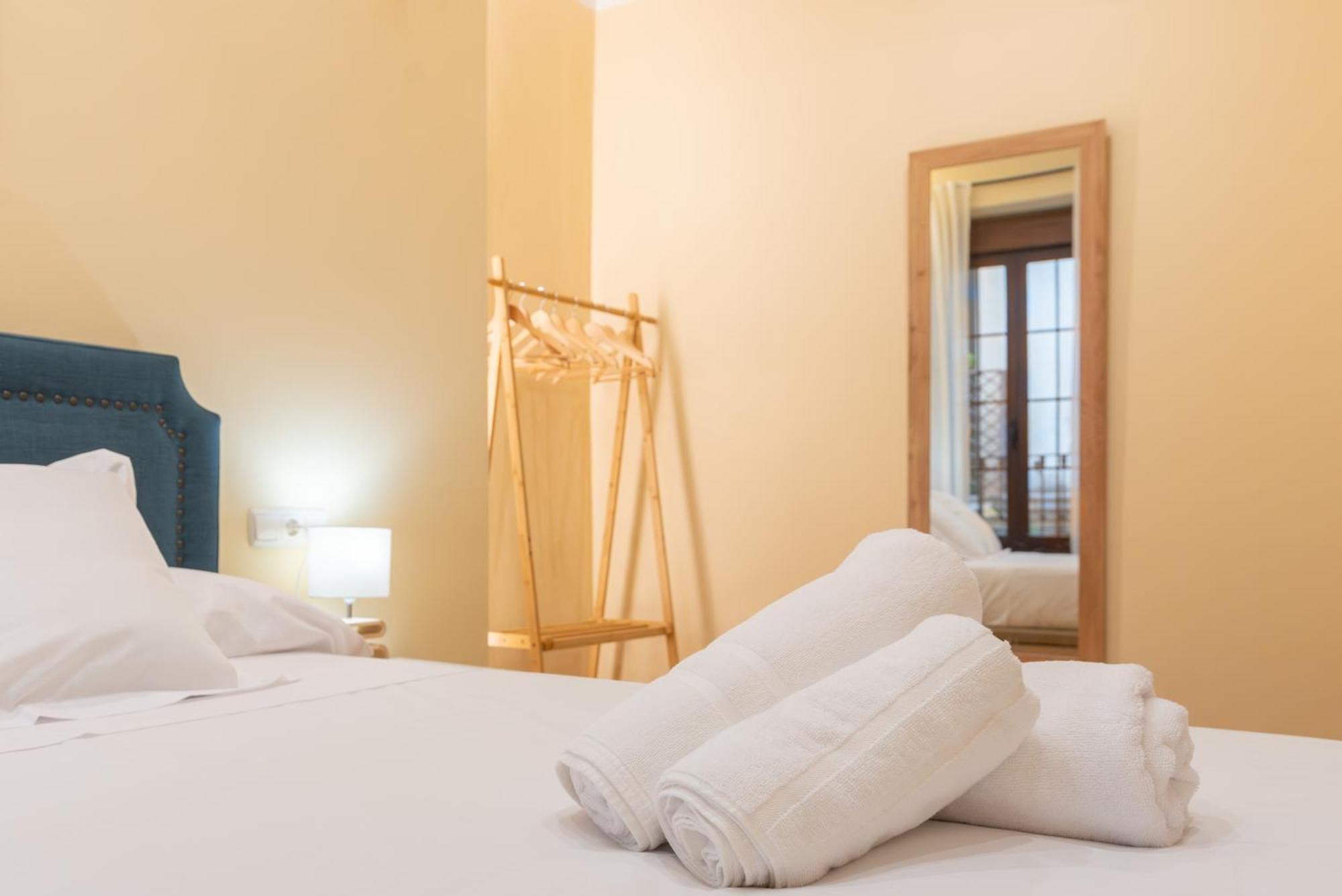 Apartamento Puerta De Cordoba- Exterior Con Balcones Exterior photo